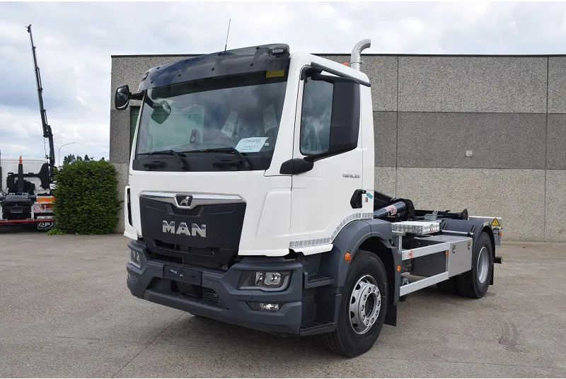 Camión multibasculante MAN TGM 18.320