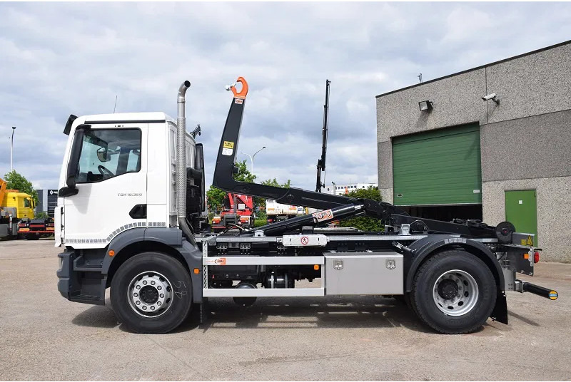 Camión multibasculante MAN TGM 18.320