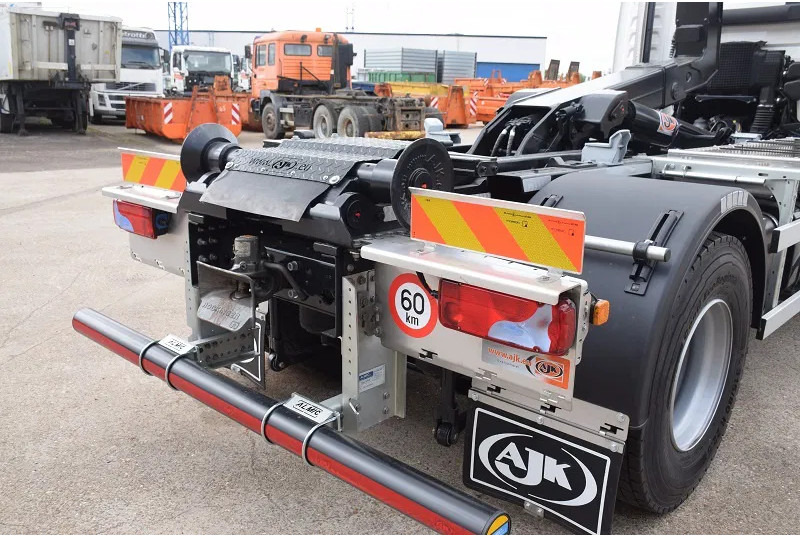 Camión multibasculante MAN TGM 18.320