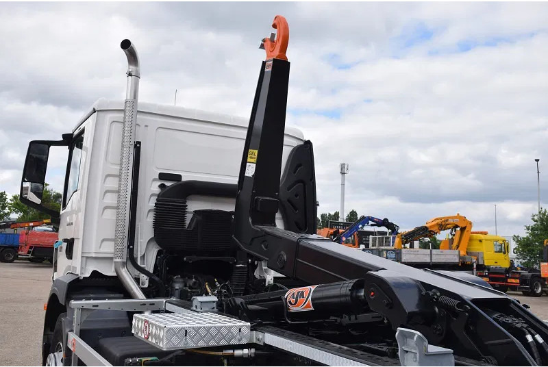 Camión multibasculante MAN TGM 18.320