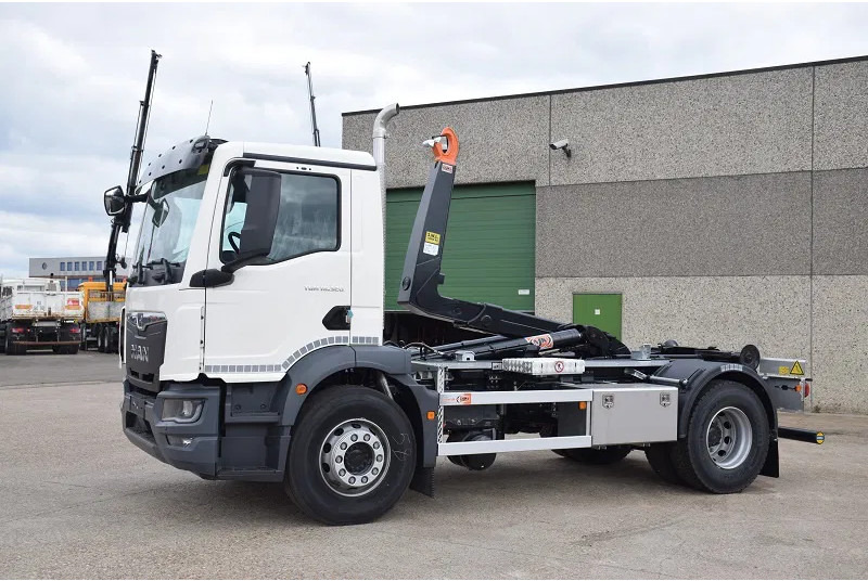 Camión multibasculante MAN TGM 18.320