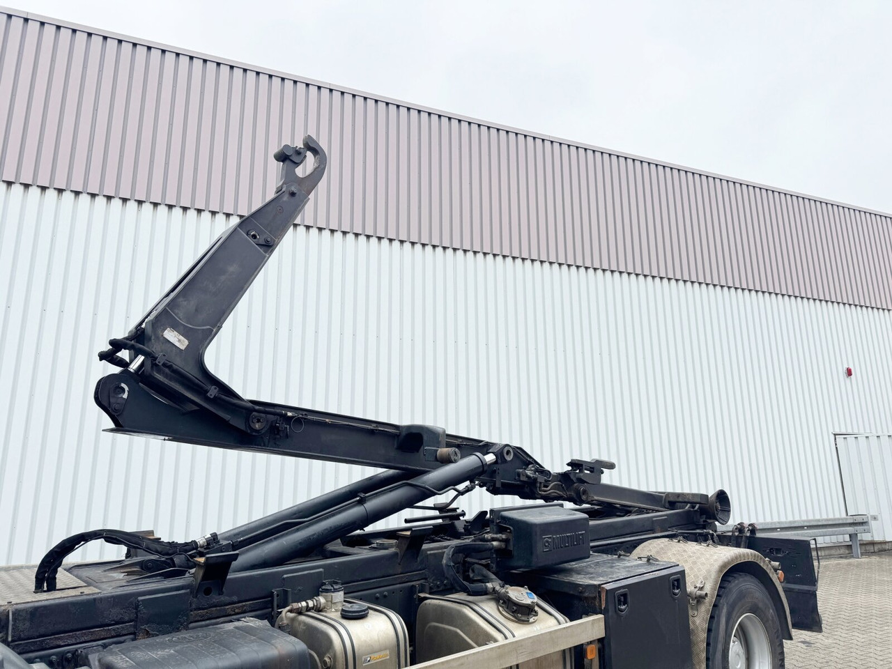 Camión multibasculante MAN TGM 18.340 4x4 BB TGM 18.340 4x4 BB, Hiab LHT 19046 Abrollkipper, Widi Platte