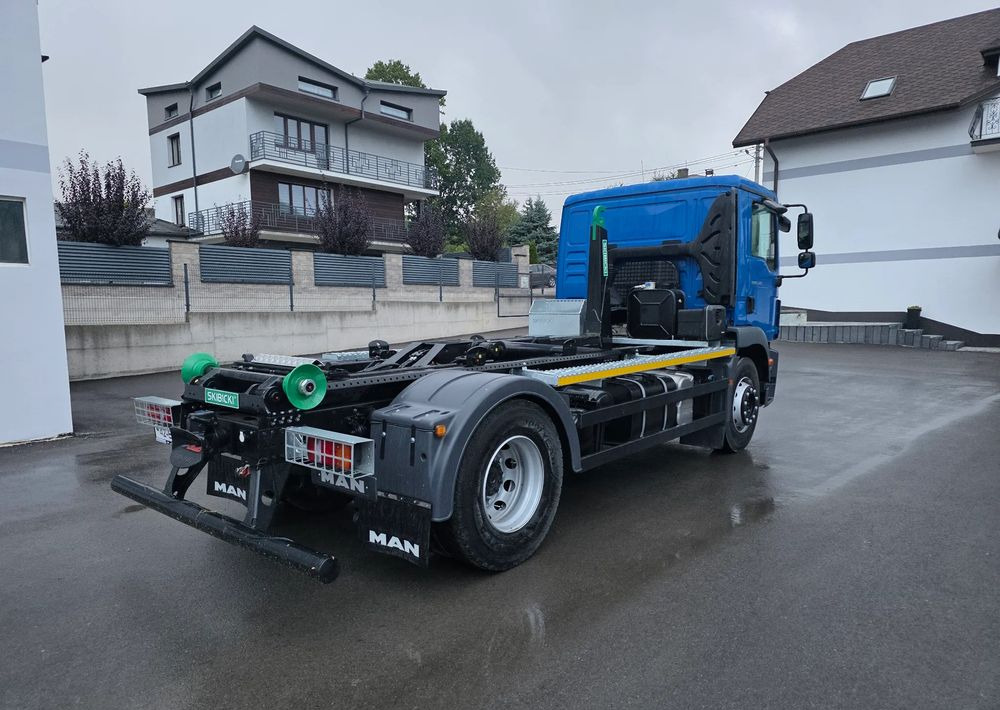 Camión multibasculante MAN TGM 18.340 urządzenie hakowe AXOR