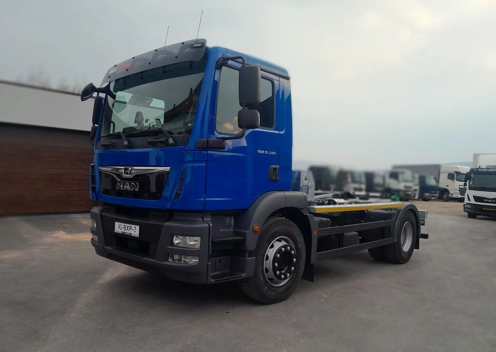 Camión multibasculante MAN TGM 18.340 urządzenie hakowe AXOR