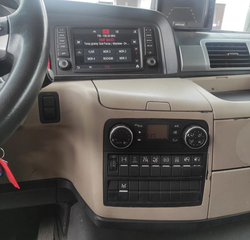 Camión multibasculante MAN TGM 18.340 urządzenie hakowe AXOR