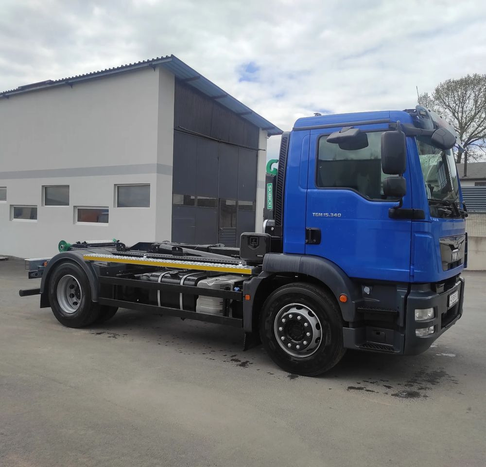 Camión multibasculante MAN TGM 18.340 urządzenie hakowe AXOR