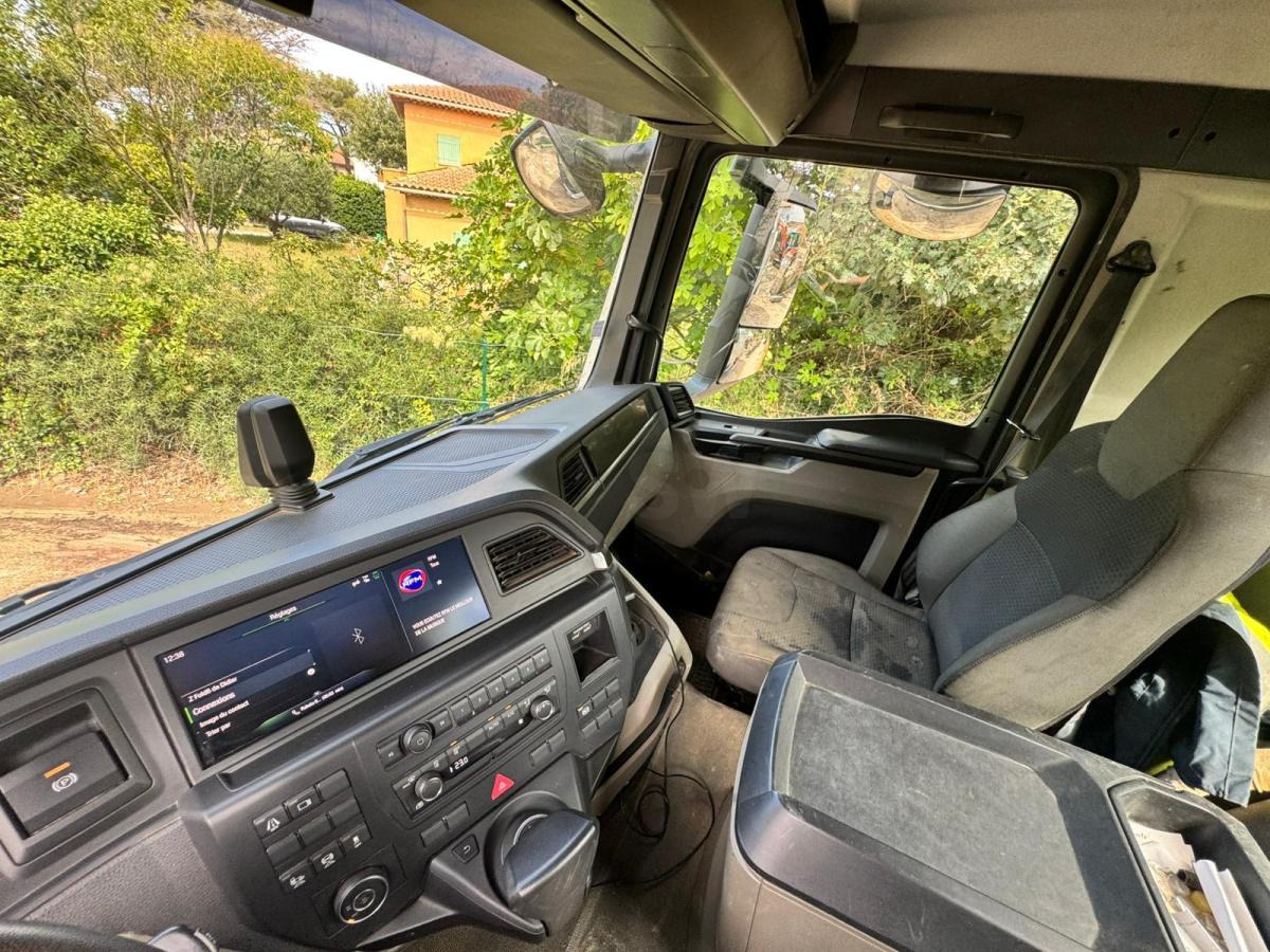 Camión multibasculante MAN TGS 18.360. 4X4