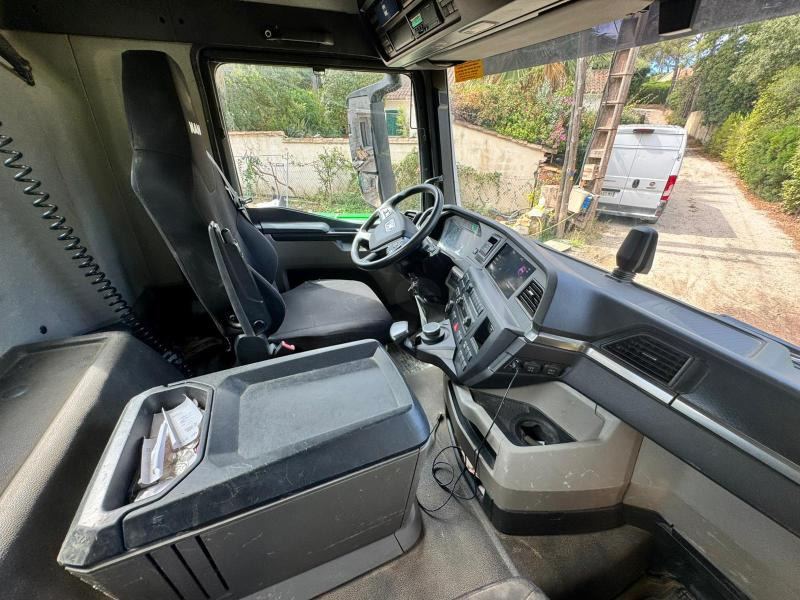 Camión multibasculante MAN TGS 18.360. 4X4