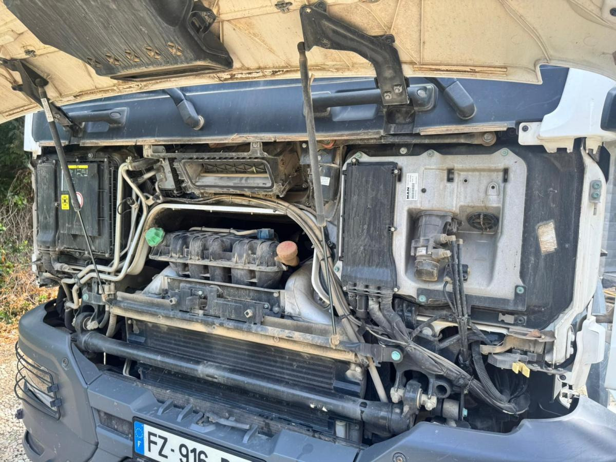 Camión multibasculante MAN TGS 18.360. 4X4