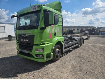 Camión multibasculante  MAN TGS 2651 Abrollkipper HIAB Lift -Lenkachse