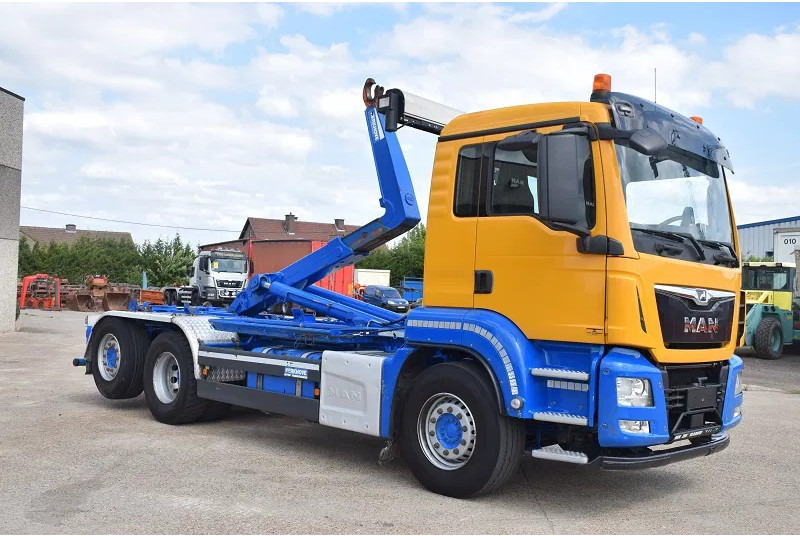 Camión multibasculante MAN TGS 26.420