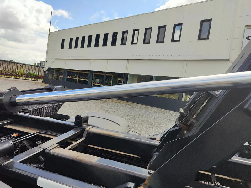 Camión multibasculante MAN TGS 26.420 Container / Palfinger PK18002