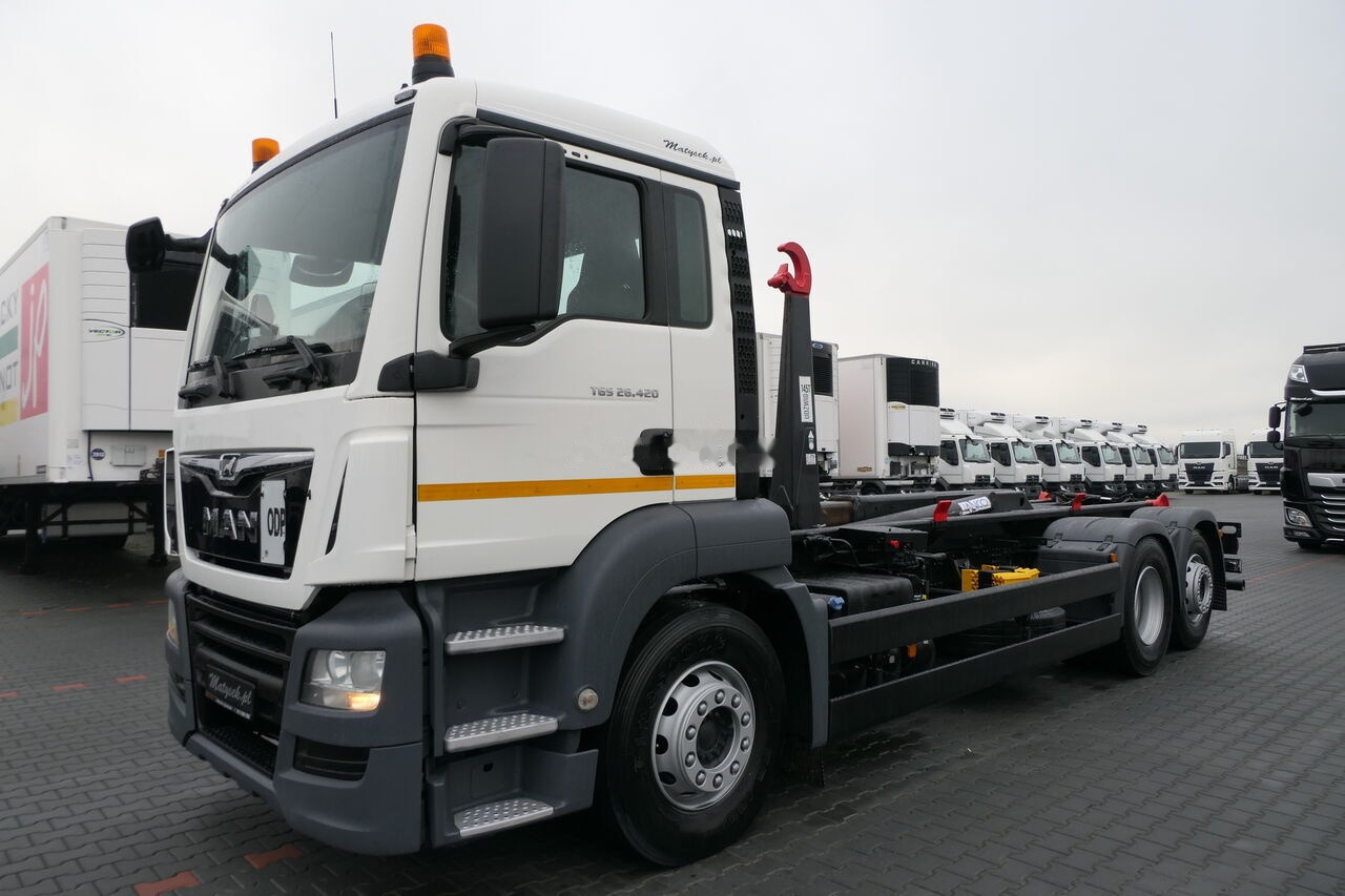 Camión multibasculante MAN TGS 26.420 Hook lift truck 6x2