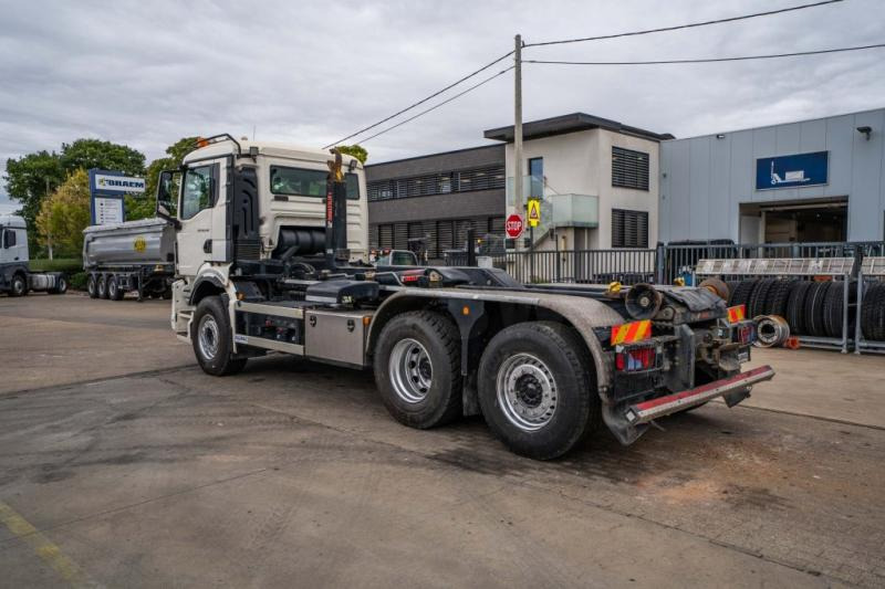 Camión multibasculante MAN TGS 26.430 6x2-4 BL