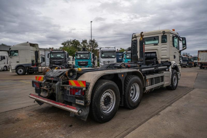 Camión multibasculante MAN TGS 26.430 6x2-4 BL