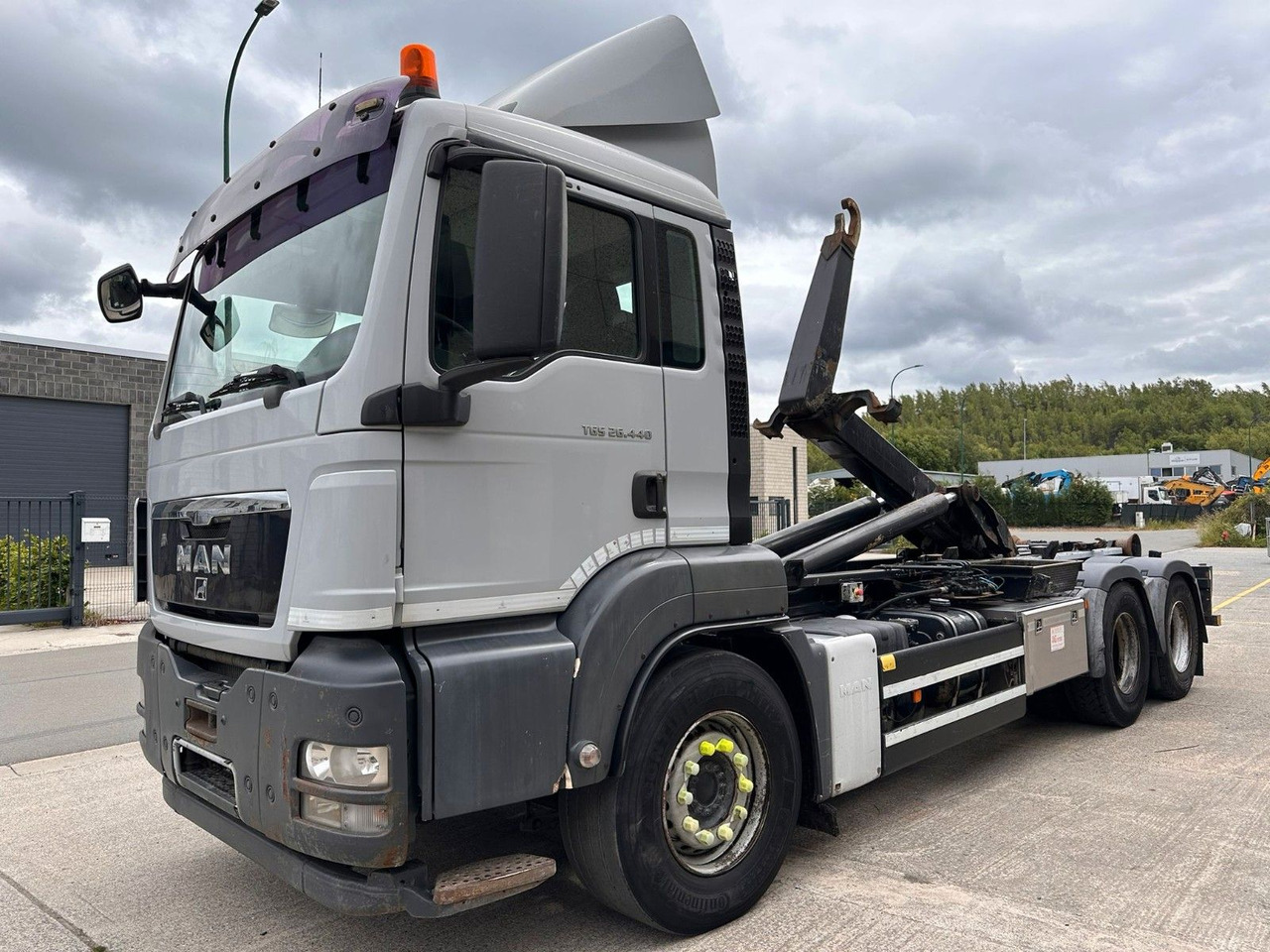 Camión multibasculante MAN TGS 26.440. 6x4. Klima.