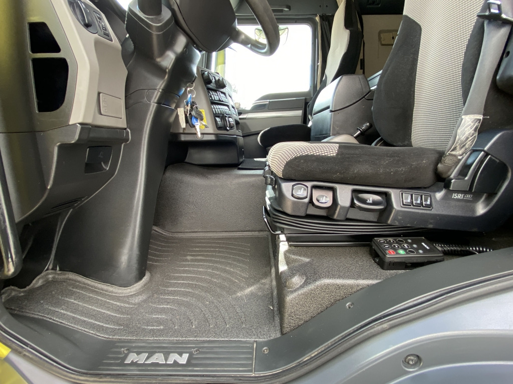 Camión multibasculante MAN TGS 26.460 6x2-4 BL