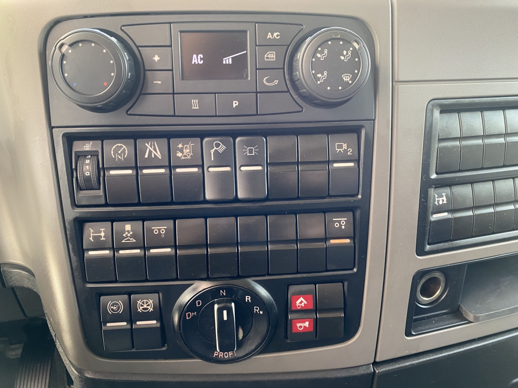 Camión multibasculante MAN TGS 26.460 6x2-4 BL