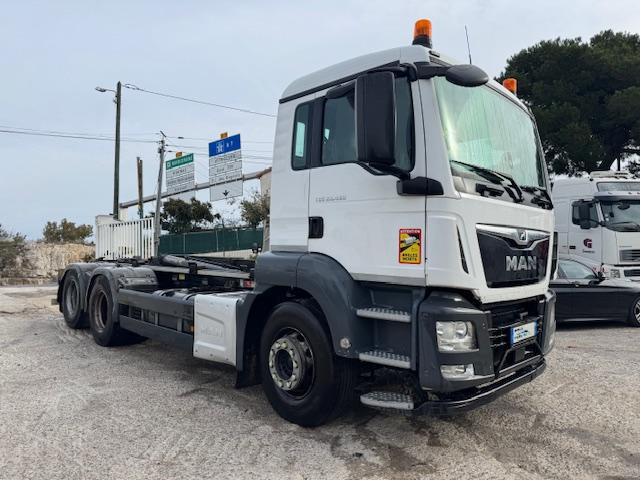 Camión multibasculante MAN TGS 28.460 AMPIROLL