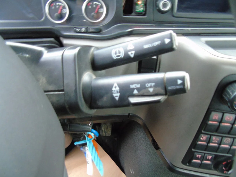 Camión multibasculante MAN TGS 28.470 + 20T hook + 6x2