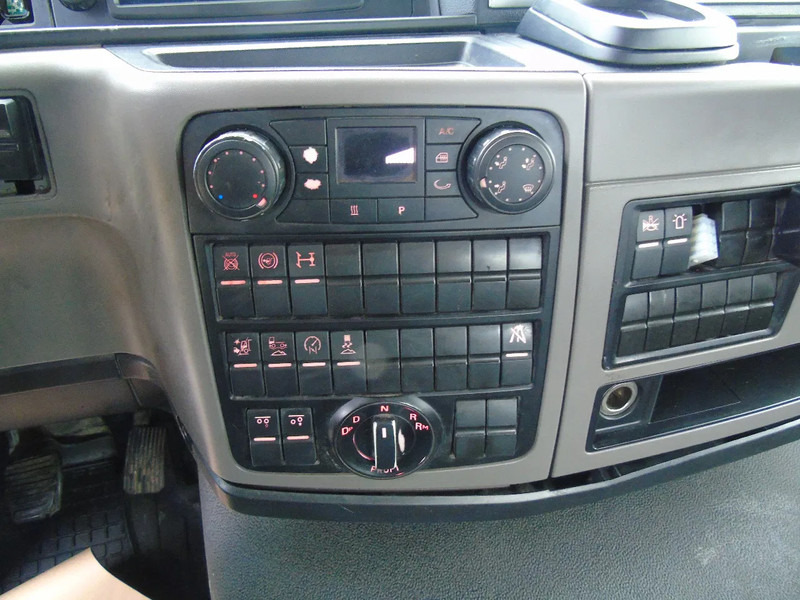 Camión multibasculante MAN TGS 28.470 + 20T hook + 6x2