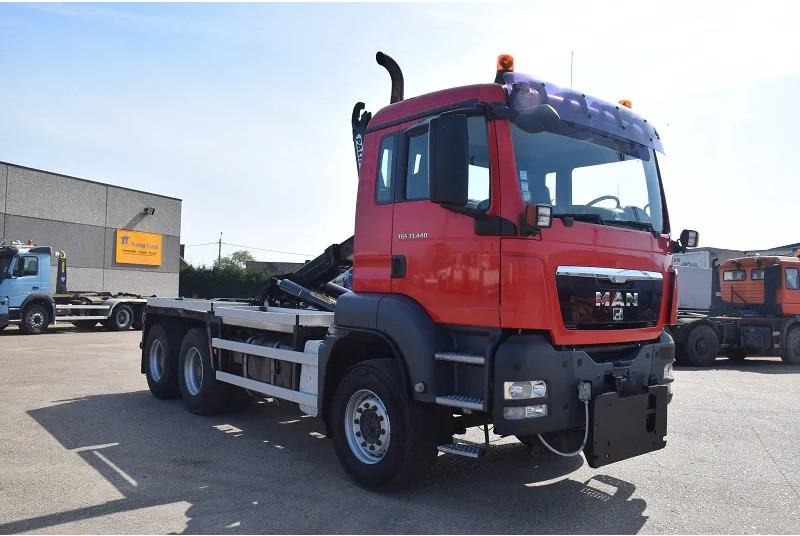 Camión multibasculante MAN TGS 33.440