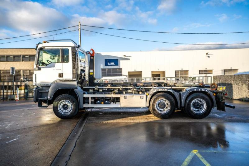 Camión multibasculante MAN TGS 33.470 BL - 64 456 KM