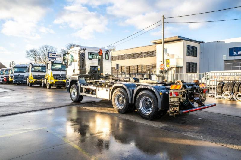 Camión multibasculante MAN TGS 33.470 BL - 64 456 KM