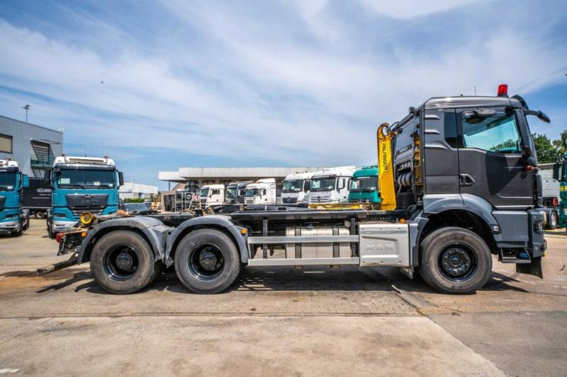 Camión multibasculante MAN TGS 33.470 BL - PALFINGER