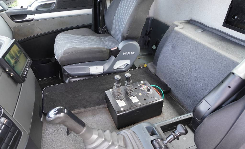 Camión multibasculante MAN TGS 35.400 8×4 HYVA LIFT 32.56 SE hooklift