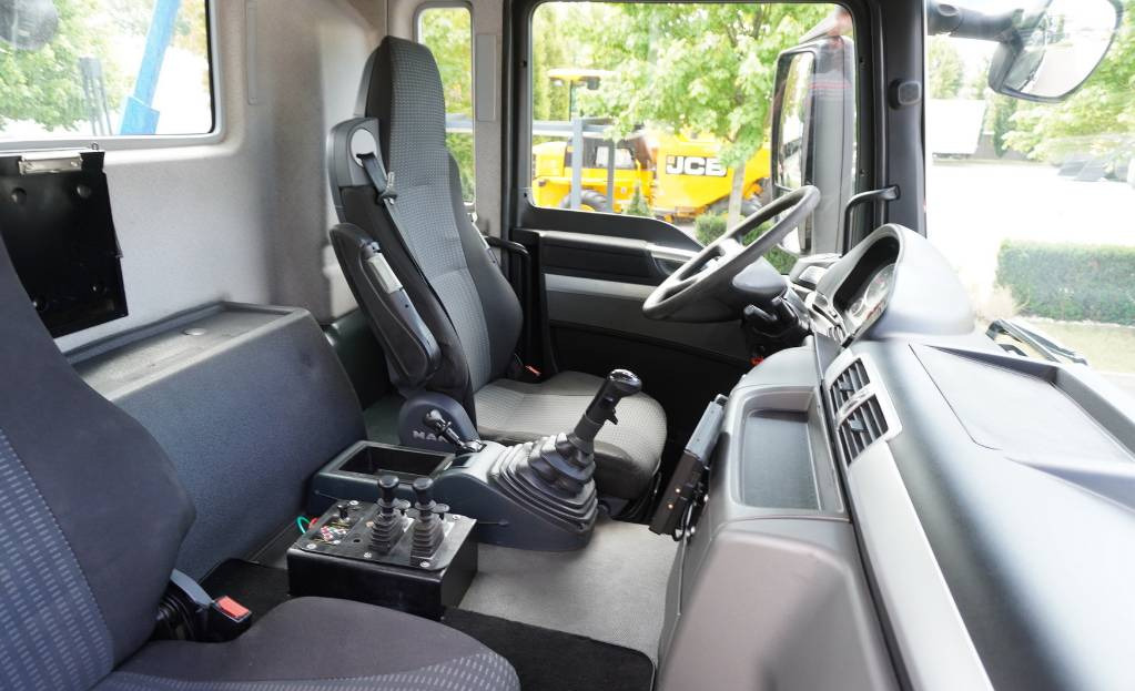 Camión multibasculante MAN TGS 35.400 8×4 HYVA LIFT 32.56 SE hooklift