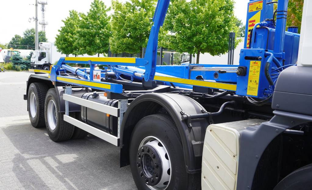 Camión multibasculante MAN TGS 35.400 8×4 HYVA LIFT 32.56 SE hooklift