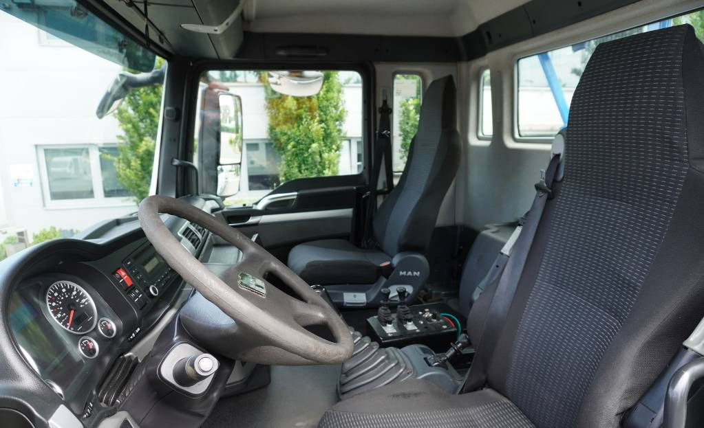 Camión multibasculante MAN TGS 35.400 8×4 HYVA LIFT 32.56 SE hooklift