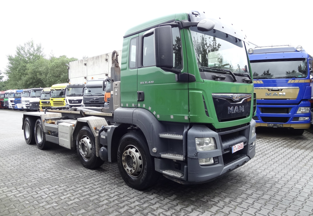 Camión multibasculante MAN TGS 35.440 8X4 BB VDL Haken