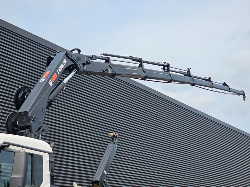 Camión multibasculante MAN TGS 35.470 8X4 BB / HIAB CRANE + HOOKLIFT