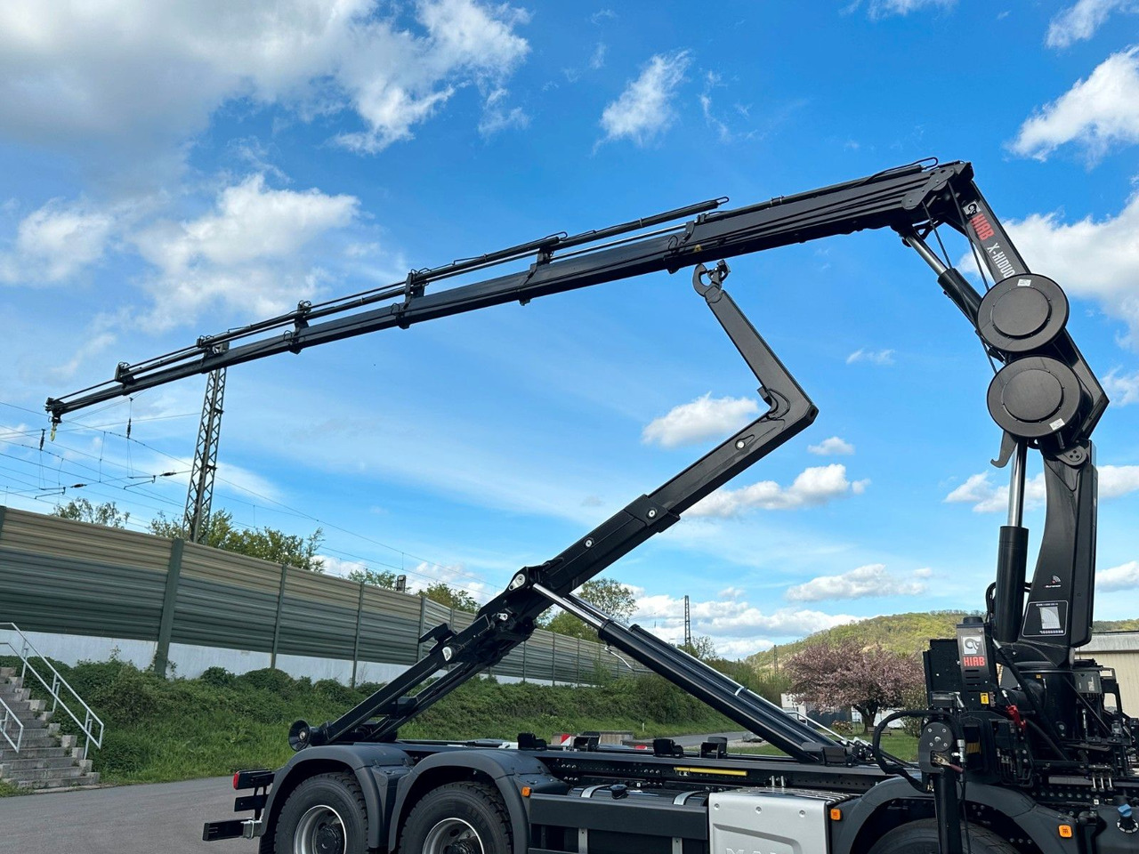 Camión multibasculante MAN TGS 35.520 8x4  Abrollkipper + Kran HIAB 228-6
