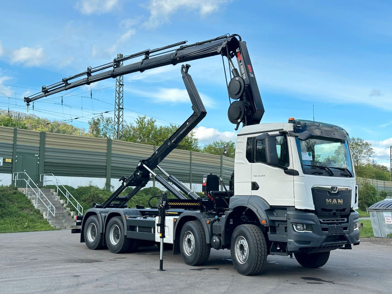 Camión multibasculante MAN TGS 35.520 8x4  Abrollkipper + Kran HIAB 228-6