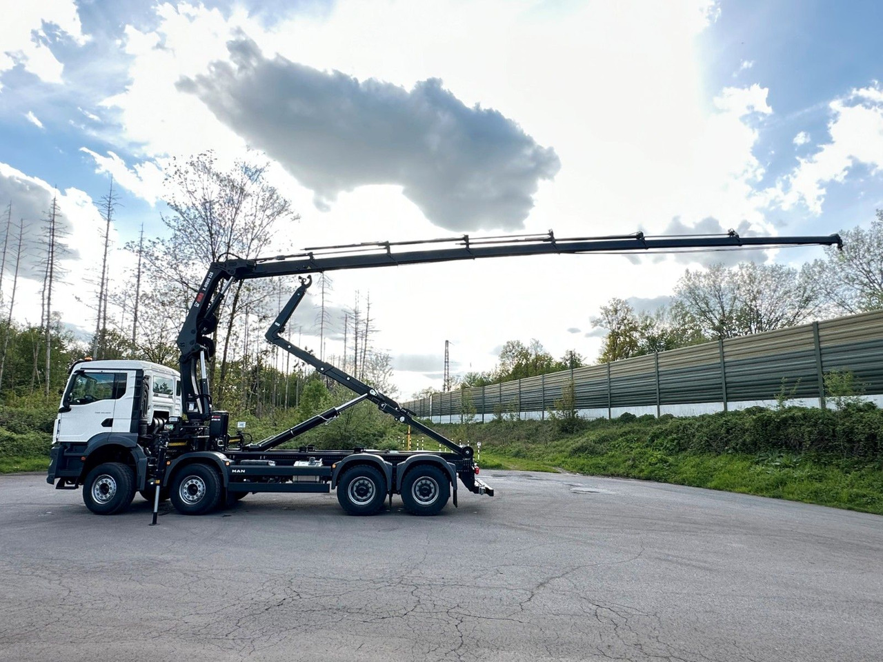 Camión multibasculante MAN TGS 35.520 8x4  Abrollkipper + Kran HIAB 228-6