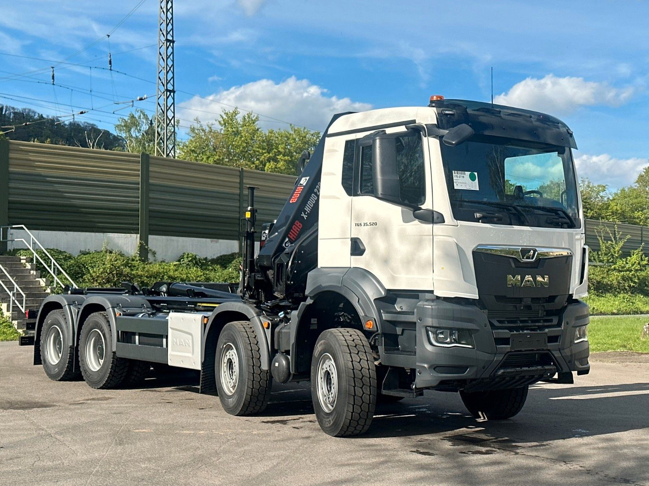 Camión multibasculante MAN TGS 35.520 8x4  Abrollkipper + Kran HIAB 228-6