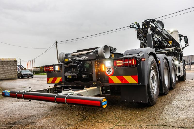 Camión multibasculante MAN TGS 35.520 BL - ATLAS 240.2E