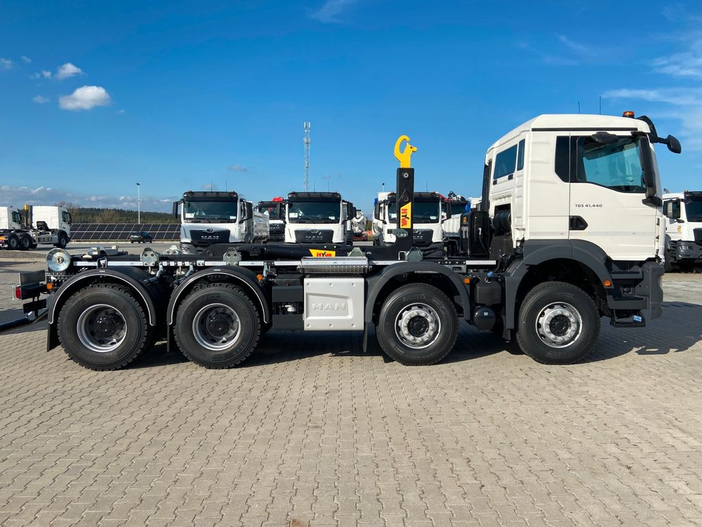 Camión multibasculante MAN TGS 41.440 8X4  HYVA 26-60-SKZ