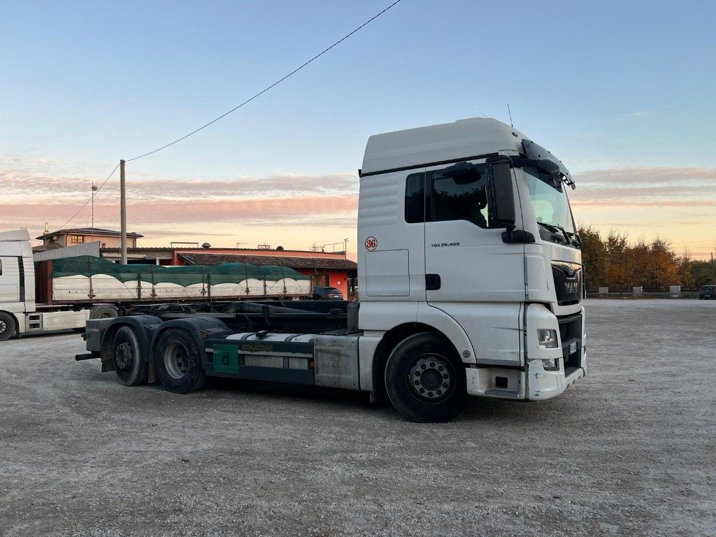 Camión multibasculante MAN TGX 26.480 USATO SCARRABILE