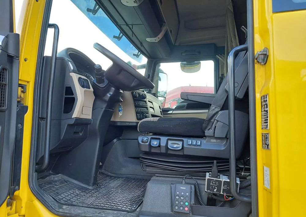 Camión multibasculante MAN TGX 26-500 Hakowiec oś skrętna