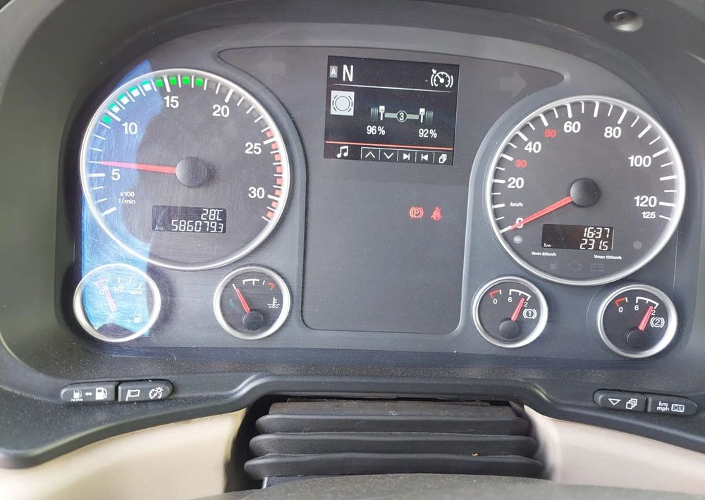 Camión multibasculante MAN TGX 26-500 Hakowiec oś skrętna