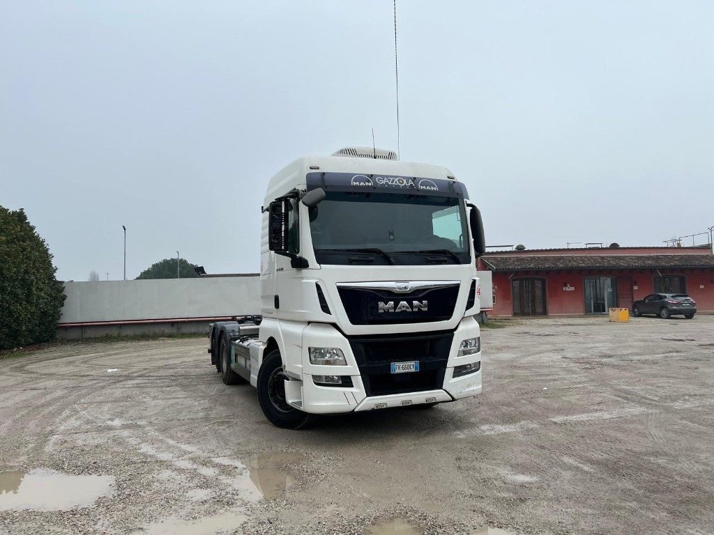 Camión multibasculante MAN TGX 26.500 USATO SCARRABILE 6X2