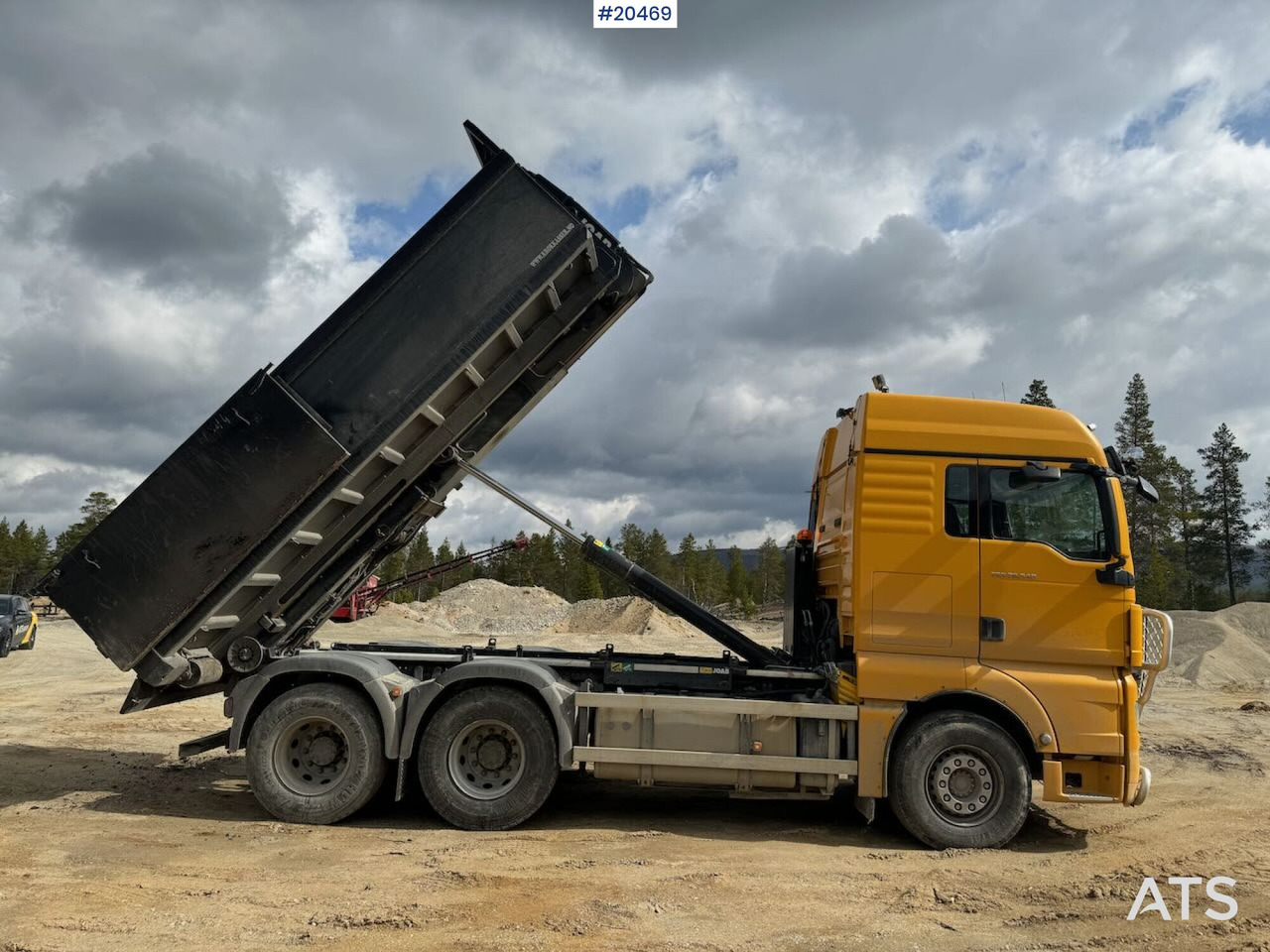 Camión multibasculante MAN TGX 26.540