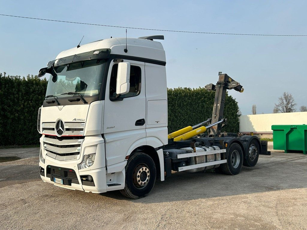 Camión multibasculante MERCEDES ACTROS 25.51 SCARRABILE
