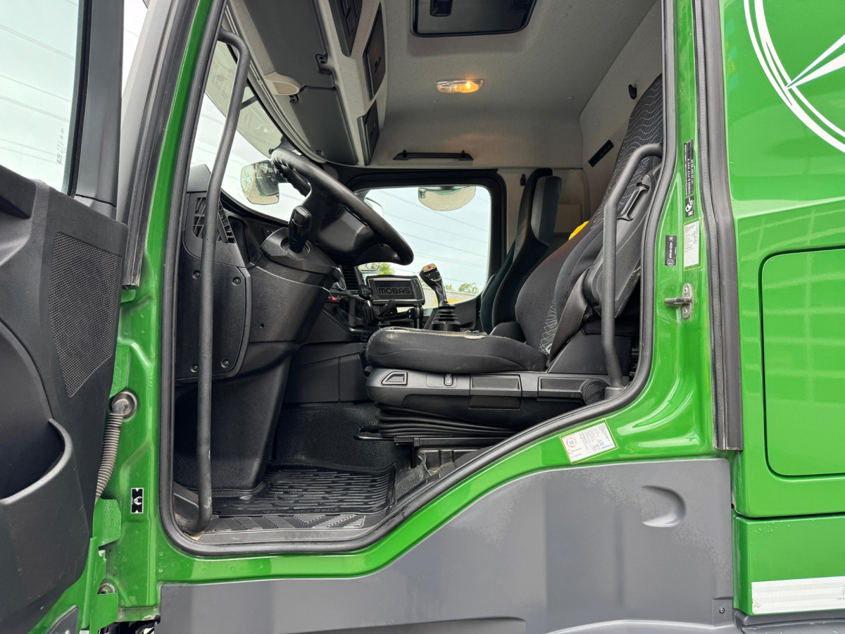 Camión multibasculante MERCEDES Arocs 4453 10x4 Mobas