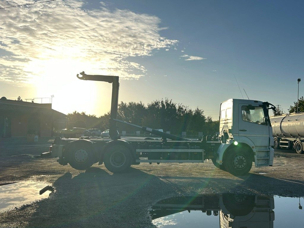 Camión multibasculante MERCEDES-BENZ MERCEDES 2533 SCARRABILE