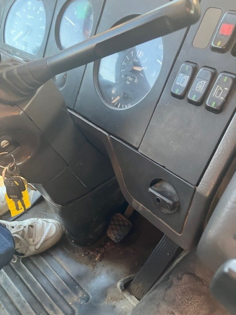 Camión multibasculante MERCEDES-BENZ SK 1831